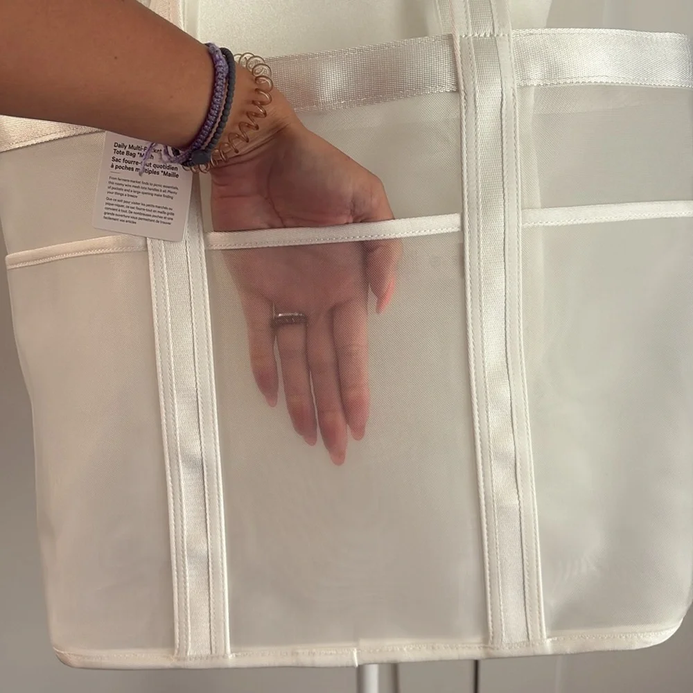 NWT Lululemon Daily Multi- Pocket Mesh Tote Bag 20L - Picture 10 of 10